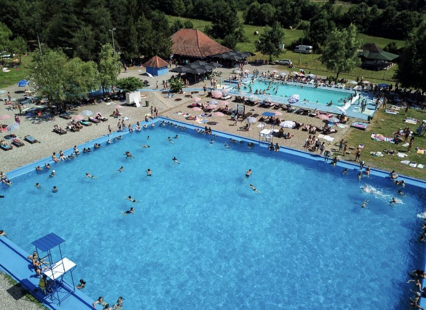bazeni sportskog centra u selu mionica