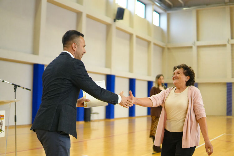 Janković uručuje ugovore građanima