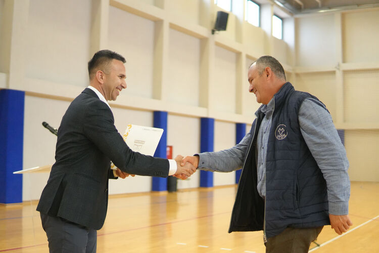 Určuenje ugovora građanima